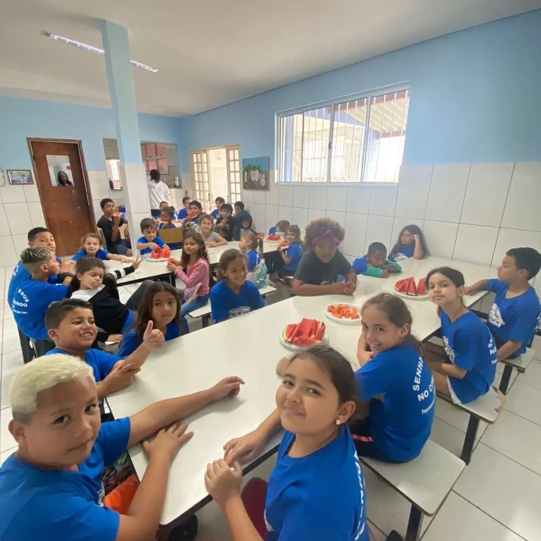 Servimos diariamente quatro refeições: café da manhã e almoço, café da tarde e jantar. Associação Amor em Cristo